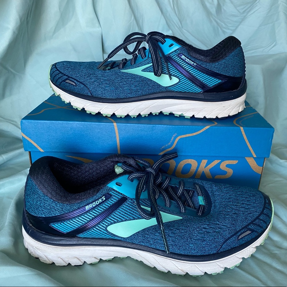 Brooks Adrenaline GTS 18, lots of miles left.